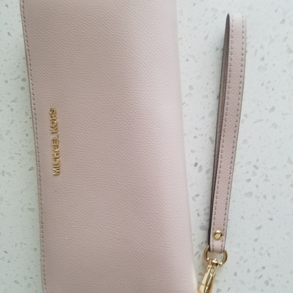 Micheal Kors - Picture 2 of 2